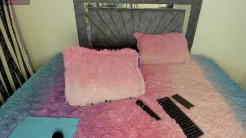 laurasofia01 online show from April 11, 3:00 am