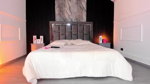 Lauren Weels online show from November 28, 8:38 pm