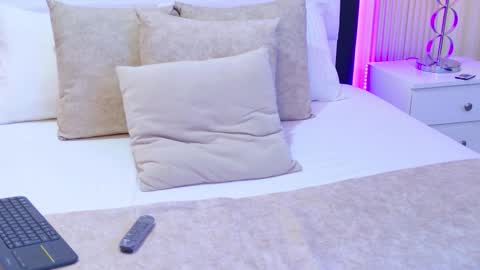 Lauren online show from February 13, 5:55 am