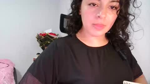 laurenhot94 online show from February 12, 5:38 pm