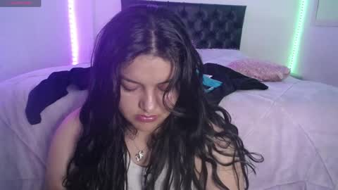 laurenkenner28_ online show from May 12, 7:45 pm