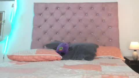 laurenlaine online show from March 21, 3:38 pm