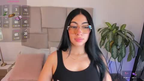 laurenn_smitth online show from October 6, 12:45 pm