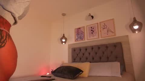 Lauren Saenz online show from February 16, 12:03 pm