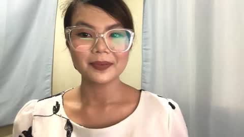 Mia online show from December 15, 6:09 am