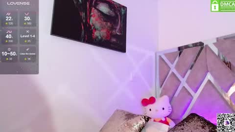 LauryMoons online show from December 7, 11:29 pm