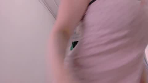 Lauu G online show from November 1, 11:31 am