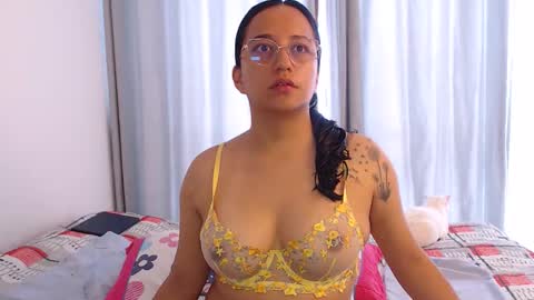 Laura online show from April 1, 7:22 pm