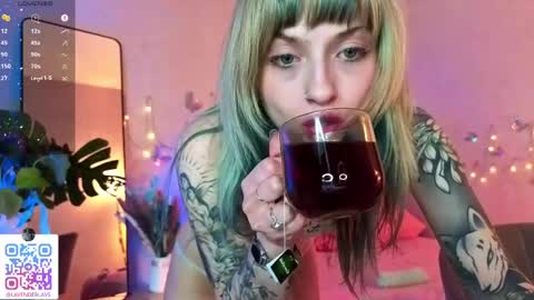 Melissa online show from April 14, 8:12 pm