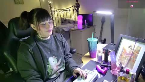 Lavenderrzz online show from February 2, 3:30 pm