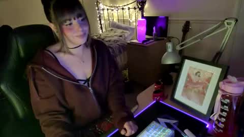 Lavenderrzz online show from November 19, 2:27 pm