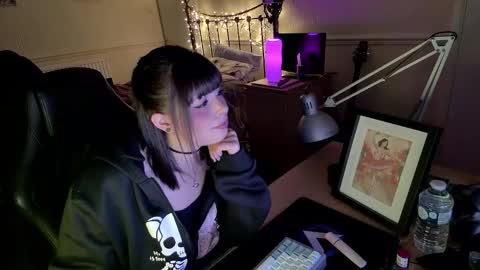 Lavenderrzz online show from November 24, 2:05 pm