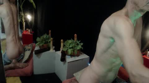 Laye19 online show from October 4, 5:16 am