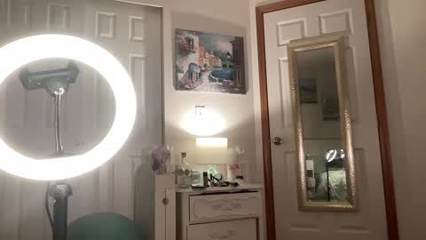 layla online show from September 28, 2:31 am