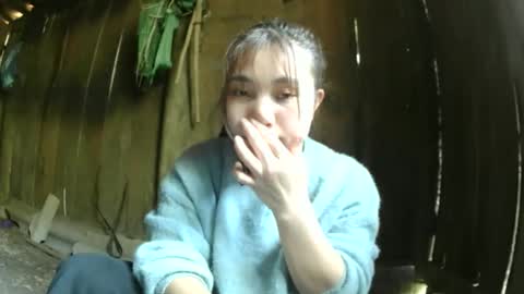 layla_999 online show from April 3, 4:52 am