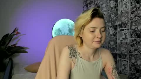 Layla online show from November 10, 6:27 am