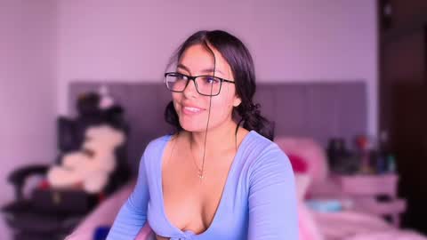 Layla online show from February 6, 6:35 pm