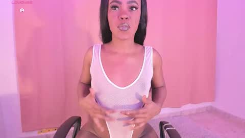 LAYLA online show from December 18, 5:52 pm