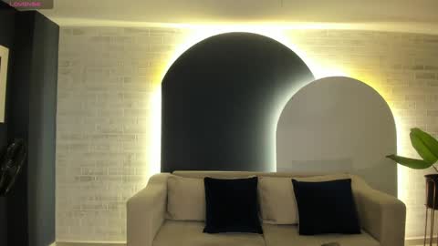 Layla online show from January 31, 4:14 am