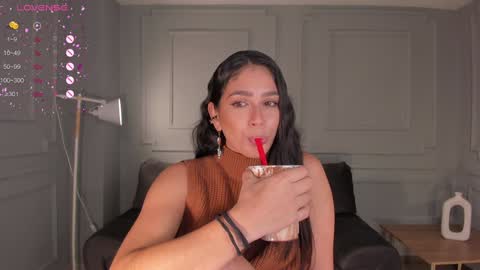 Layla online show from February 6, 6:51 am