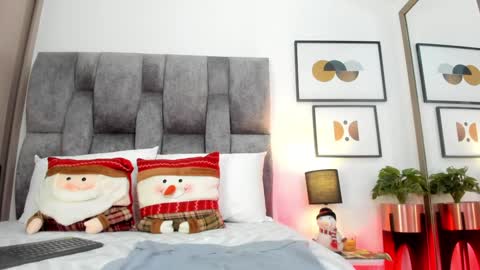 Layla Jenssen online show from December 17, 4:23 am