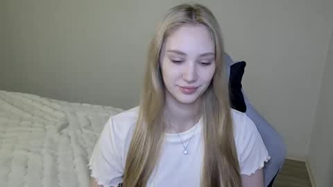 Snapshot of laylapretty001 chatting on October 27, 4:56 am LaylaPretty001 online show from October 27, 4:56 am
