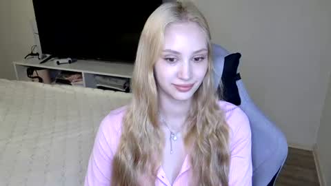 LaylaPretty001 online show from June 16, 4:38 am