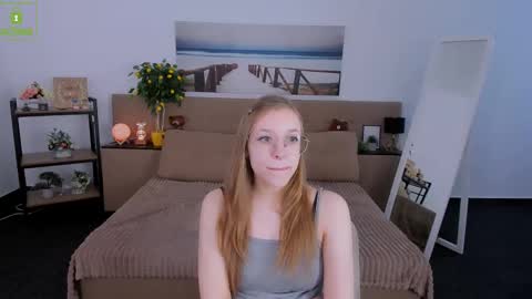 layriantavee online show from March 2, 6:59 am