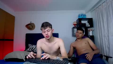 Snapshot of le_petit_princeb612 chatting on February 18, 12:05 am andres online show from February 18, 12:05 am