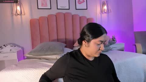 Leah online show from November 1, 4:39 pm