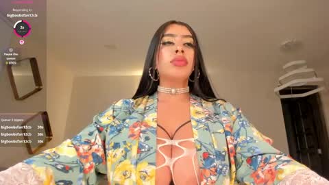 leahlombardi_ online show from April 9, 6:19 am