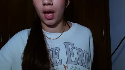 Snapshot of leanaalhub chatting on March 1, 7:19 am leanaalhub online show from March 1, 7:19 am