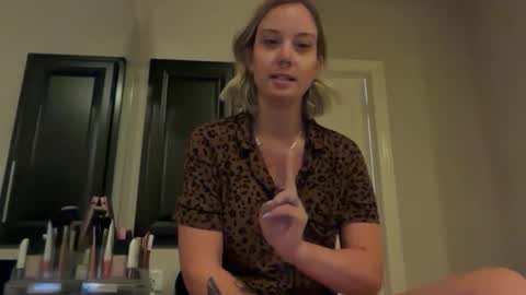 leanneluxecouple online show from December 5, 11:30 am