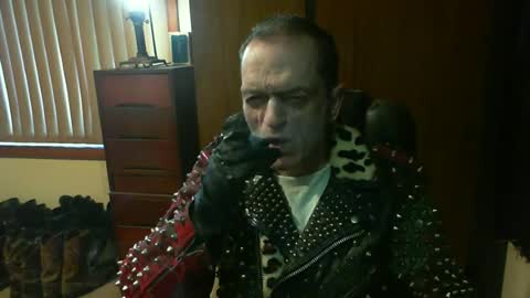 leathergreaser online show from June 19, 10:05 pm
