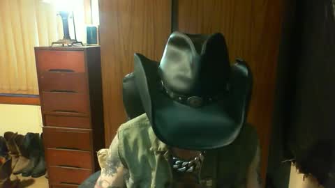 leathergreaser online show from April 17, 7:33 am