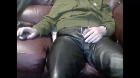 Snapshot of leatherpants68 chatting on October 7, 8:05 pm leatherpants68 online show from October 7, 8:05 pm