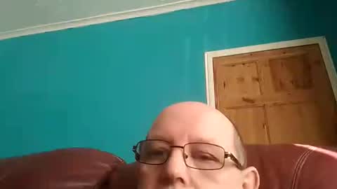 Snapshot of leatherpants68 chatting on October 25, 1:11 pm leatherpants68 online show from October 25, 1:11 pm