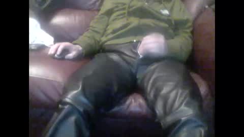 Snapshot of leatherpants68 chatting on September 27, 8:50 pm leatherpants68 online show from September 27, 8:50 pm