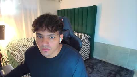  Lei  online show from January 17, 7:44 pm