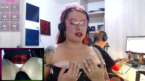 Snapshot of leidycrstnch21 chatting on October 18, 12:48 am LeidyDi223 online show from October 18, 12:48 am