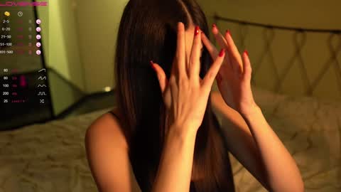 Leila online show from December 17, 6:42 pm