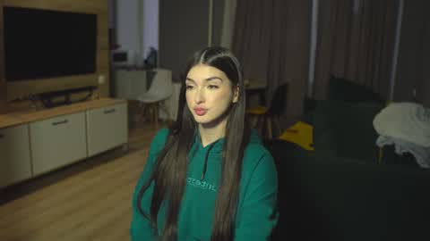 Leila online show from December 10, 11:00 am