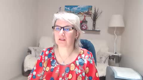 Leila Kinky online show from April 3, 5:25 am