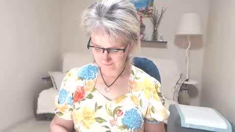 Leila Kinky online show from June 21, 4:30 am