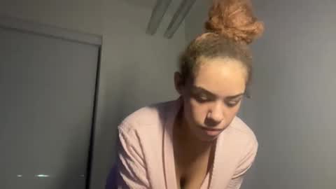 Lelani Raye online show from February 10, 7:11 am