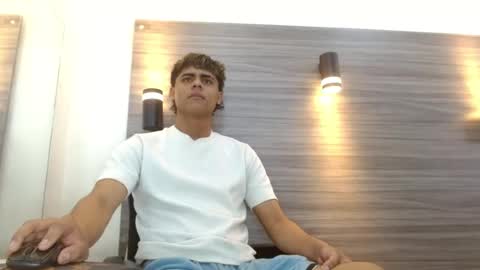 lelehott01 online show from July 13, 3:43 am