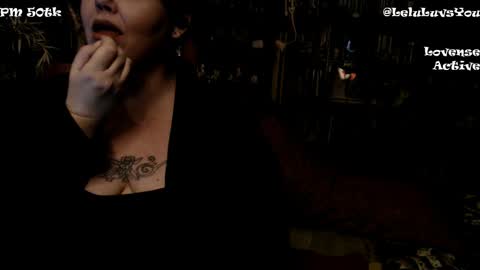 Snapshot of leluluvsyou chatting on January 4, 5:27 am Lelu Fallas online show from January 4, 5:27 am