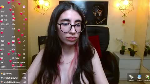 Snapshot of lena_roses chatting on January 28, 12:36 am Lena online show from January 28, 12:36 am