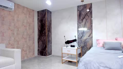 Lenathompson online show from February 11, 3:50 am