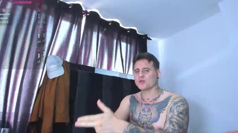 Yesid online show from February 13, 2:42 pm